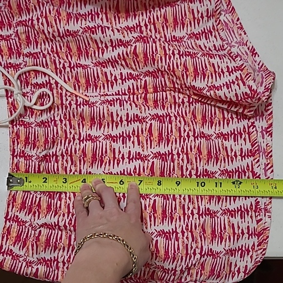 Vineyard Vines women's shorts with a vibrant pink and orange pattern size Large - Picture 8 of 10